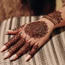 simple mehandi designs 2023